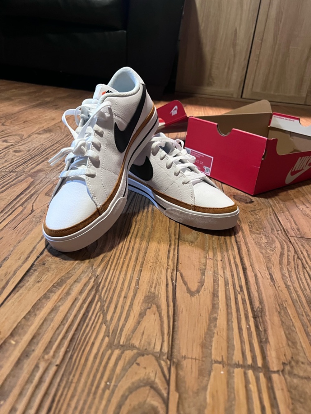 <<ON HOLD>> Nike Court Legacy NN White/Black-Desert Ochre size 11